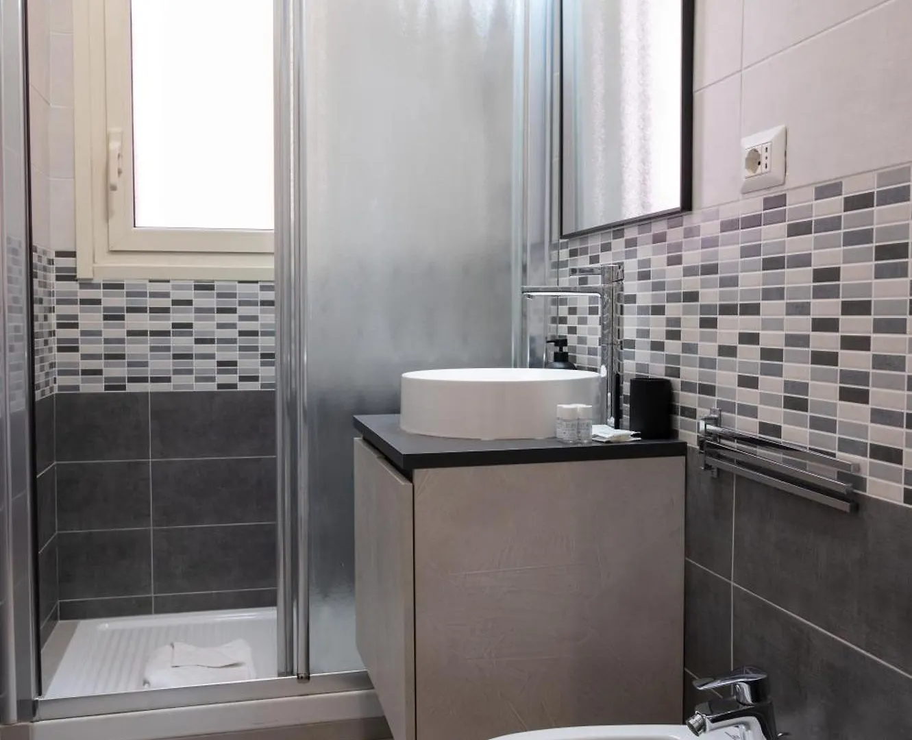 Half Palace, Relaxing Apartment In Rome San Lorenzo Italy