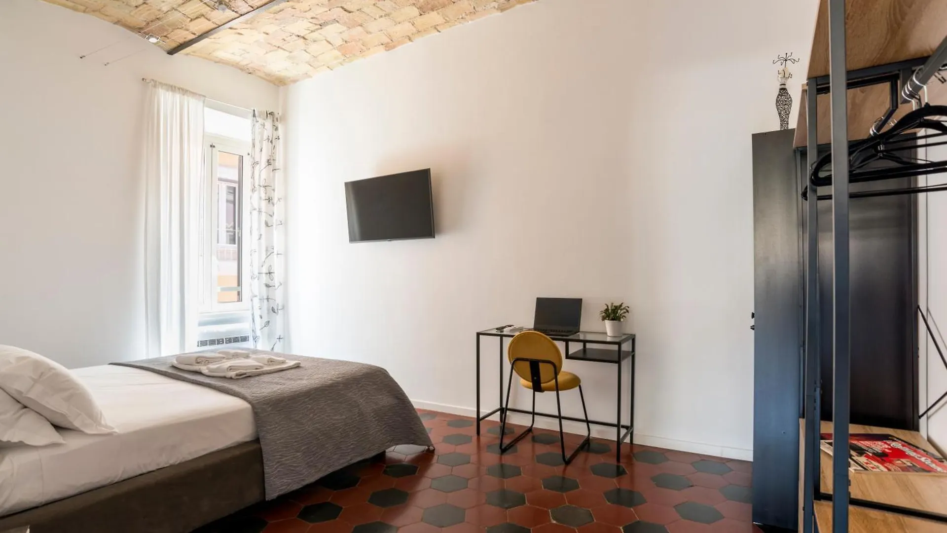 Half Palace, Relaxing Apartment In Rome San Lorenzo Italy